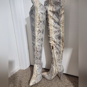 PRETTY LITTL THINGS STRETCH SNAKE PRINT OVER THE KNEE